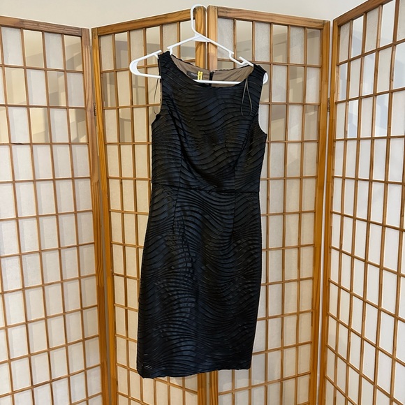 Muse dress size 4. Simply gorgeous! - Picture 3 of 10